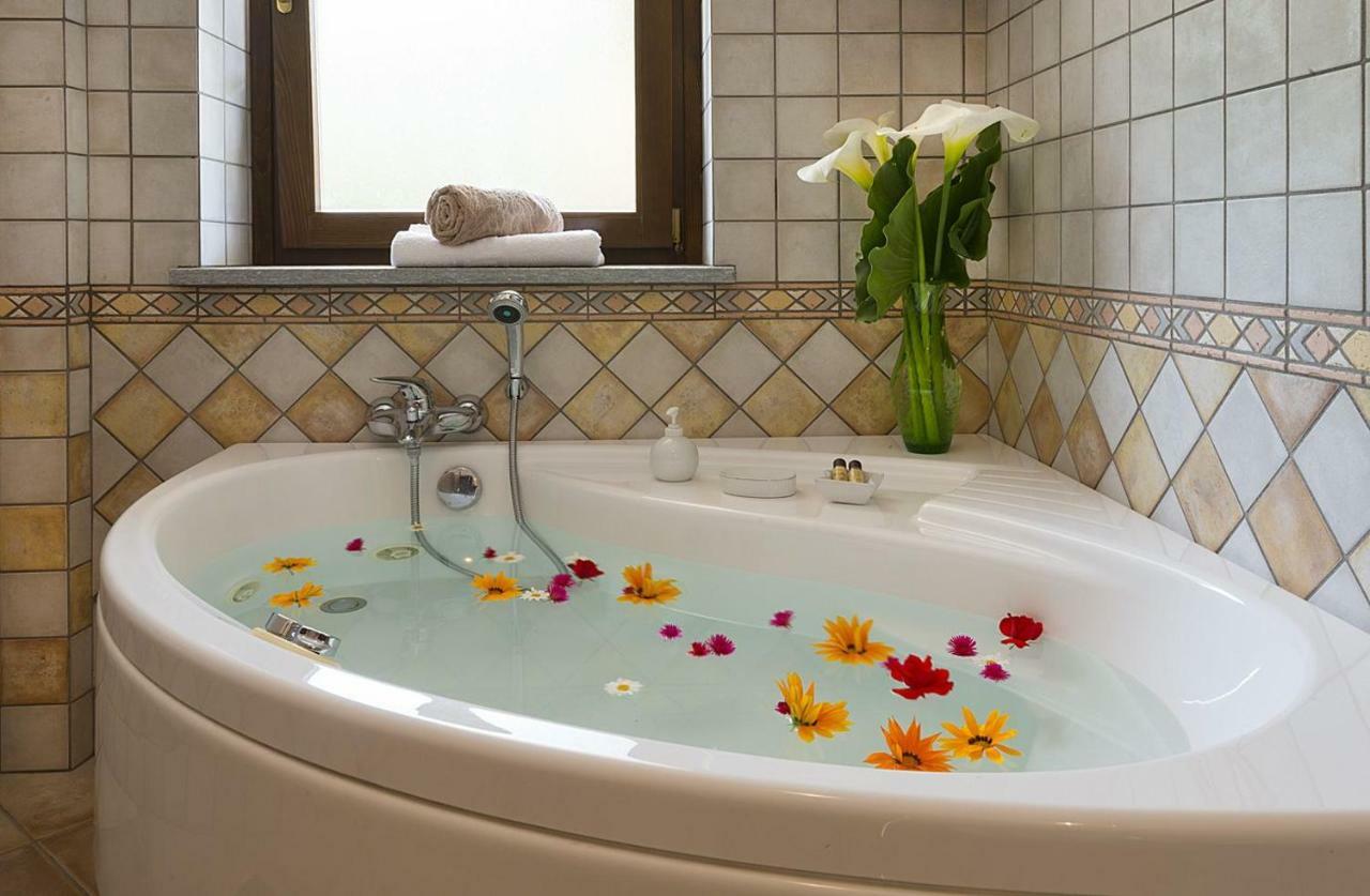 Bed and Breakfast Agrialpi By Salfrutta Bricherasio Exterior foto